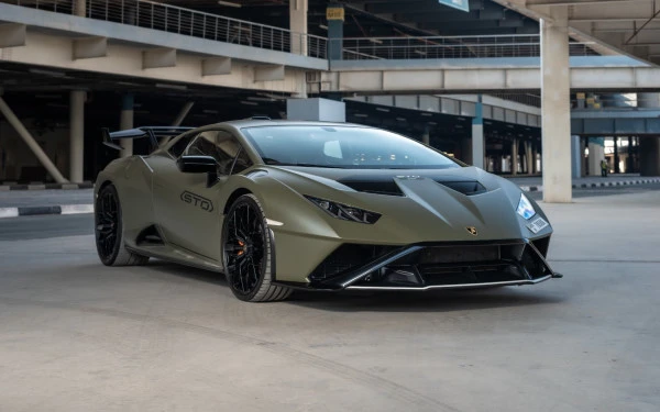 Green Lamborghini Huracan STO, 2023